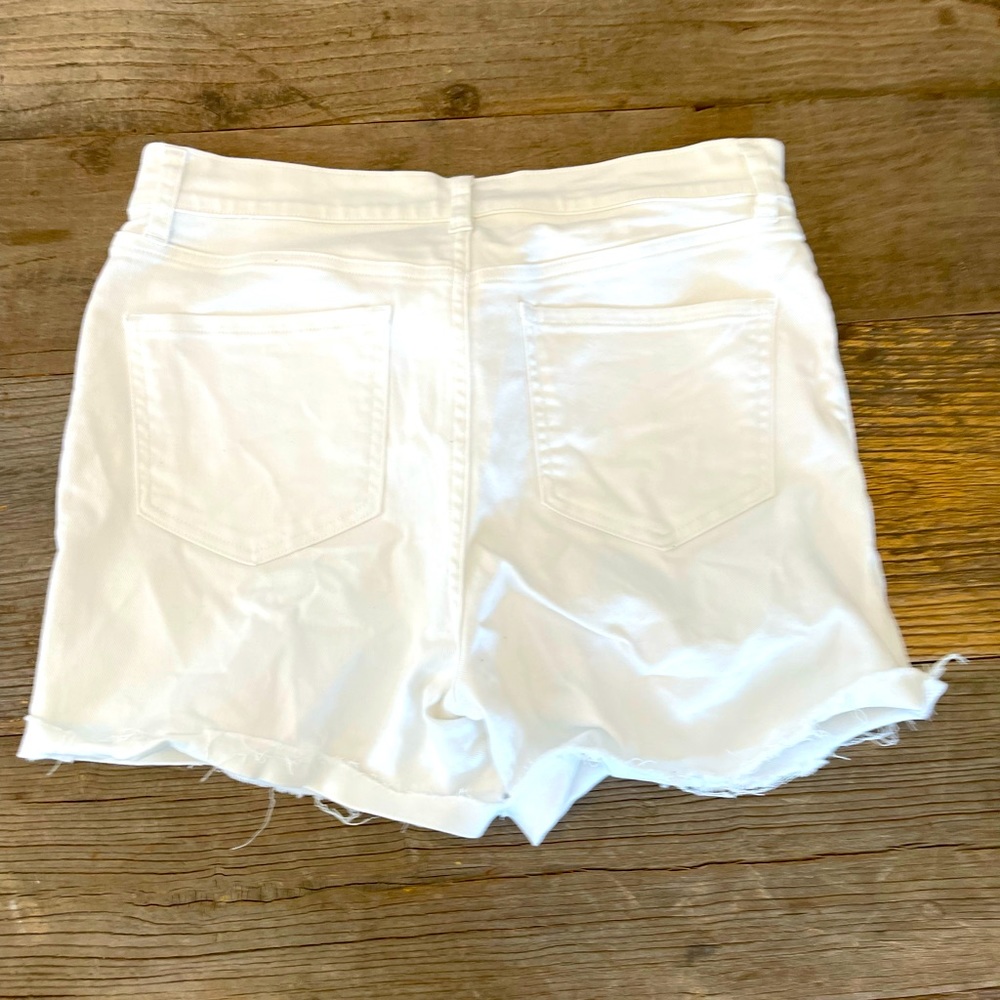 Express Shortie Short Midrise
